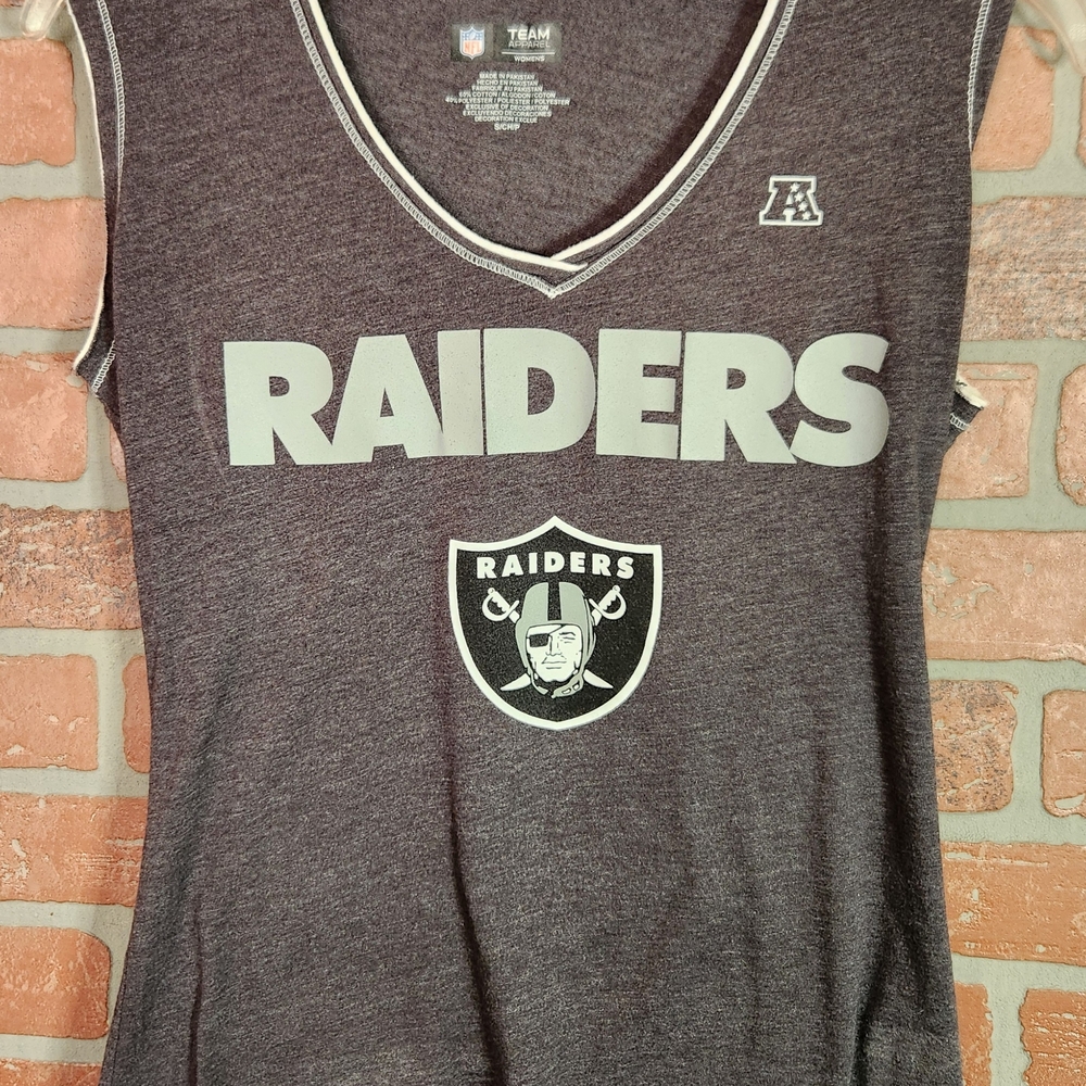 NFL Team Apparel Las Vegas Raiders Gray Sleeveless Top
